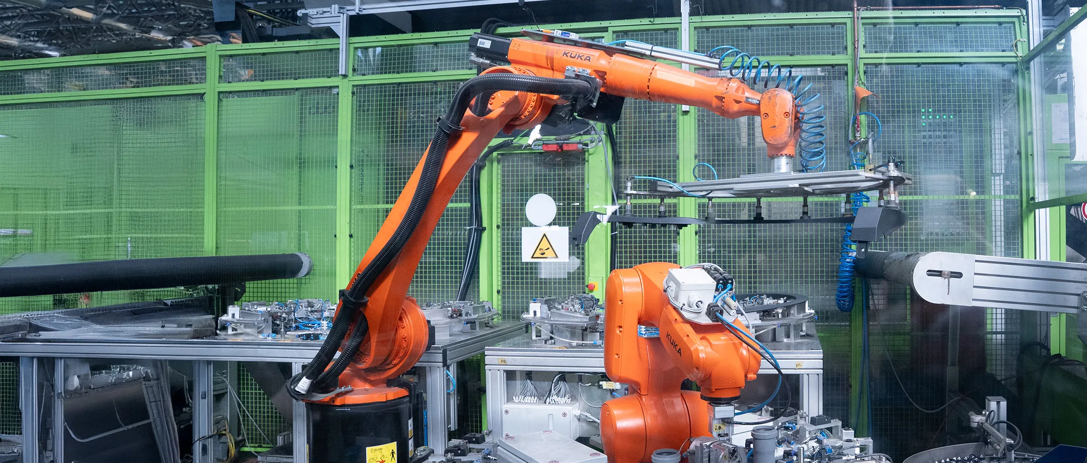 Roboter in einer automatisierten Montagezelle